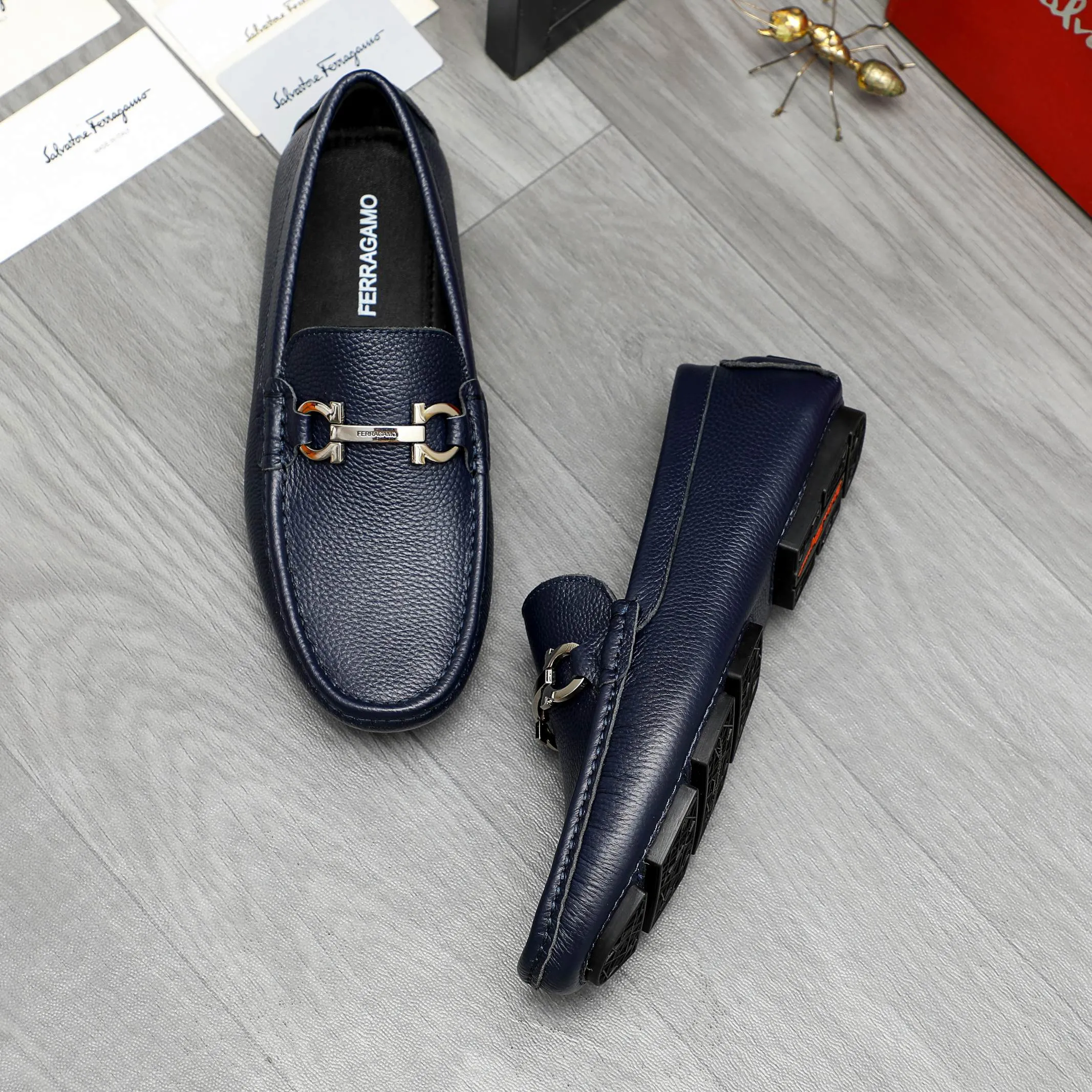 Men's shoes 💰420 Product trademark: Ferragamo "Ferragamo" business casual slip-on shoes Regular size: 38-46 (45.46 is custom-made and non-returnable) Product materials: Selected pebbled cowhide upper, sheepskin lining, original rubber outsole